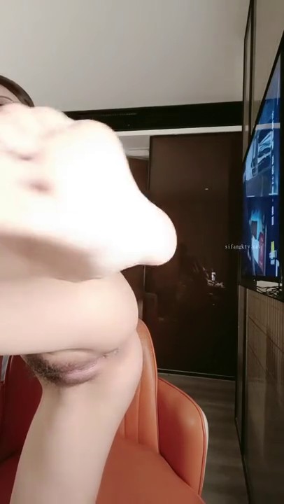 网红女神极品身材 隔着屏幕诱惑狼友 苗条身材 前凸后翘 值得收藏-V (2)