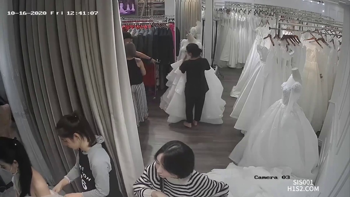 婚纱店内最美的风景线，摄像头破解 拍到一批来店里试衣的伴娘和新娘们-V