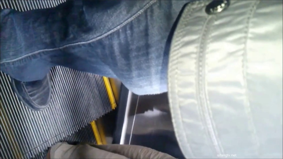 爆款VIP资源大师热闹商圈4K画质贴身尾随CD多位漂亮小姐姐高冷御姐范极品女郎的豹纹情趣内直接看硬了 可爱的薄丝T内小妹_(new)