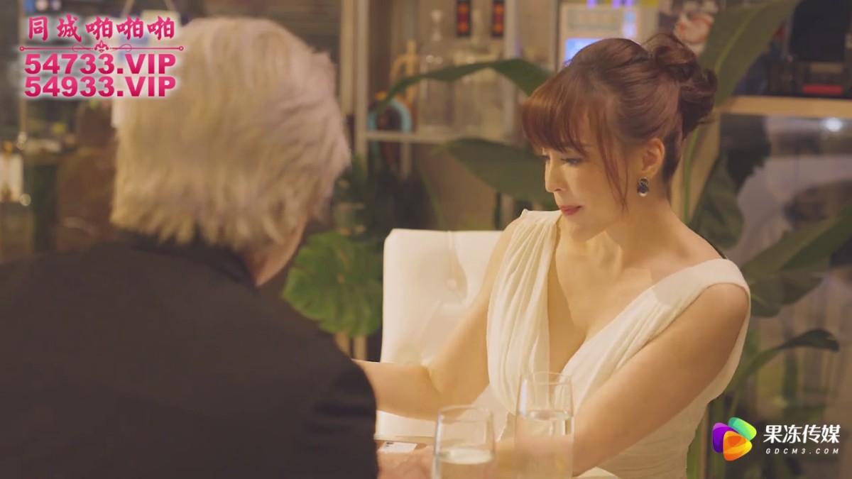 YCM051 性感御姐的诱惑▌莉娜 ▌紧身包臀裙性欲拉满 公狗腰疯狂输出白虎嫩穴 暴力抽射榨干精囊