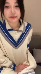 清纯甜妹露出顶级啊黑颜，毛衣配黑丝玉足嫩穴美乳娇喘，完整版看简阶