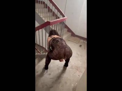 [原创] 巨乳纹身楼凤楼梯道自慰喷尿浪叫被干