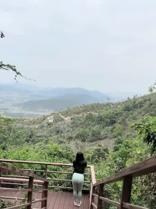 穿着瑜伽裤爬出，露出顺便野战