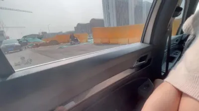 刺激！房产女中介带工地看房 在工地车上操起来