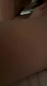 娇妻给单男口交