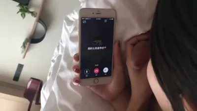 大学生真骚 一边和网友语音一边吃着鸡巴