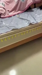 反差已婚母狗背着老公带情人来家里偷情内射