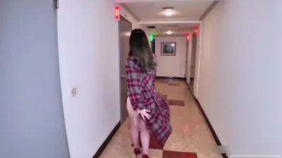 主动送上门的御姐，眼神勾引太到位了，推到直接后入，这个大屁股够操一整