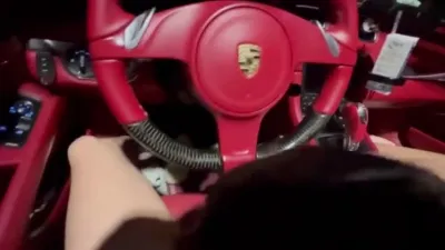 开保时捷在夜店路边逛一圈真有上钩的直接在路边开操