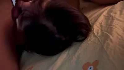 体验极品 00 后深喉骚逼