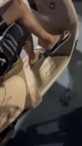 玩搭讪 小哥害羞了