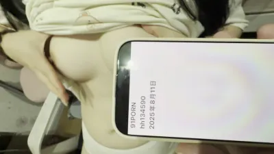 自拍认证，女友边写作业边揉奶子
