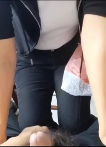 记录生活，餐厅包厢里让良家同事给我口交。有点害羞