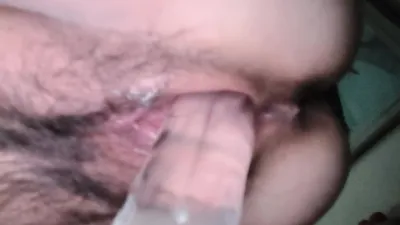 骚母狗在结婚照底下自慰给别的男人看