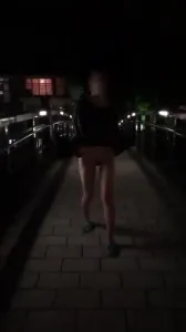 北京有爱好露出的美女加我，一起玩人前露出做爱啊。