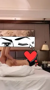 酒店后入女友爽到喊老公叫声好听无套外射