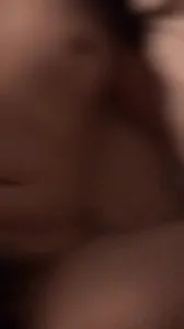 去女大学生家里偷偷做爱，她不敢出声。