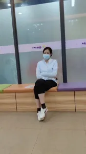 露脸！趁良家美熟女孩子补课间隙 带回家一顿爆艹！