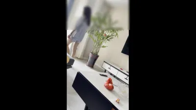 少妇家客厅偷情实录！老公常年在外，我成了新主人！