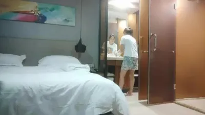 皙白皮嫩的人妻偷情