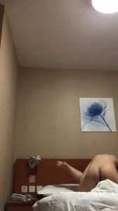 操02年骚货e奶被人3p后来找我