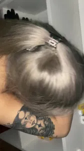 （小马日记）银色裤子配银色的头发 很好艹