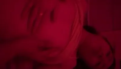 少妇爽得不行一直叫：插入点，插入点。我就不！