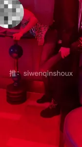 [原创] ktv无套口爆黑丝高跟大学生母狗