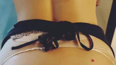 骚货塞入玻璃拉珠撅p股后入