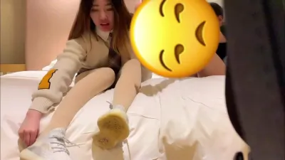 对白清晰 露脸帅哥网约大学生正妹开房滚床单 稚嫩哭腔呻吟声听得心痒痒