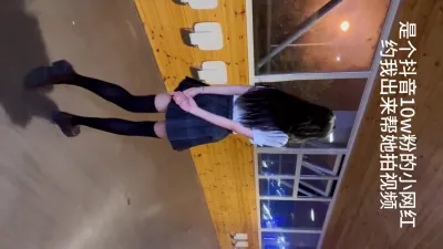 [原创] 黑丝美腿小网红约我拍照，结果约到床上去拍了！