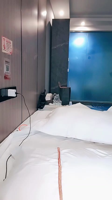 清纯女大赚学费_20251005_220220